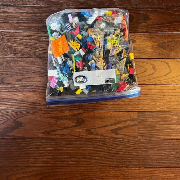 Gallon Size Bag of Miscellaneous LEGO Pieces - Picture 5 of 9